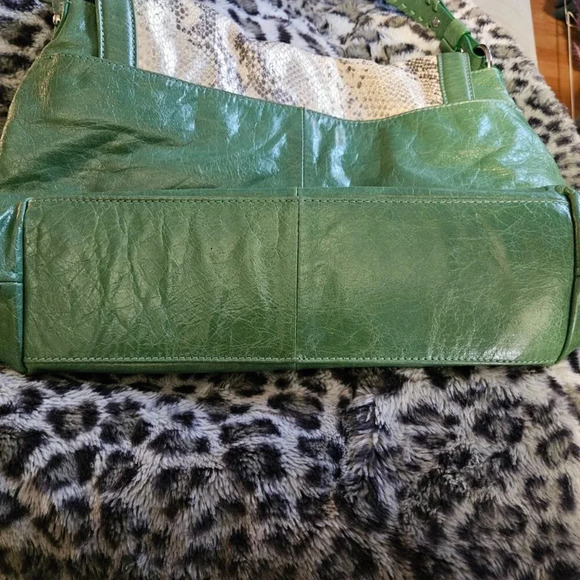 Soprano | Gorgeous  Green Slouchy Leather Bags Iridescent Snake Pattern - Rare! - Picture 9 of 16